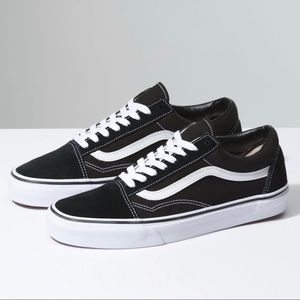 BRAND NEW! Vans Old Skool Classic Sneakers - Black